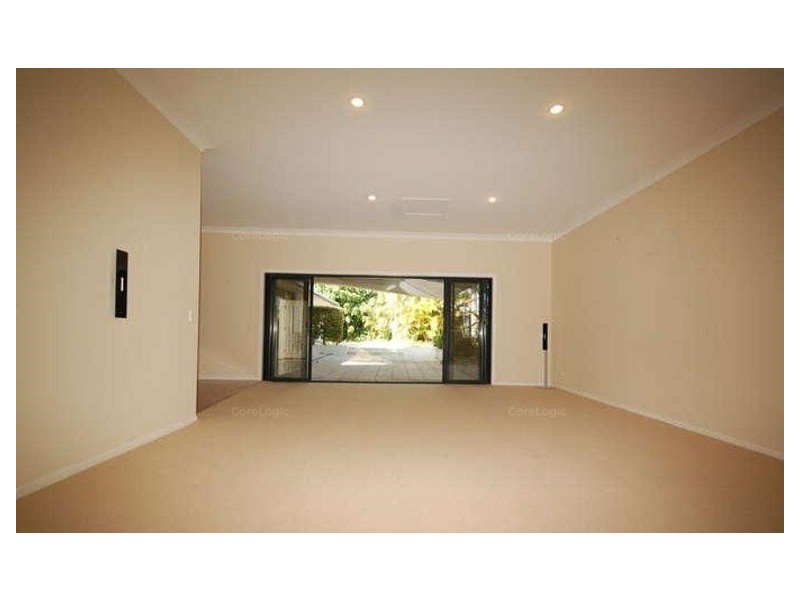 20 Lothian Avenue, Bundall QLD 4217