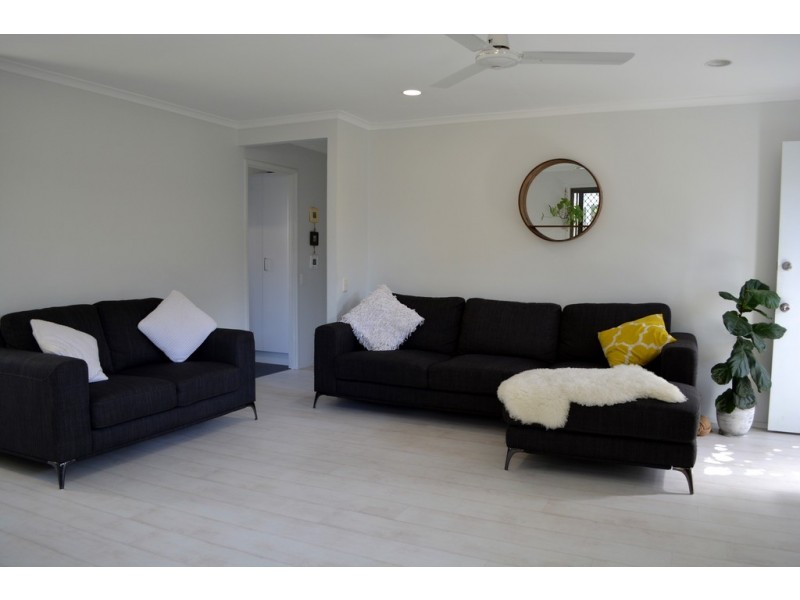 2/53 Albion Avenue, Miami QLD 4220