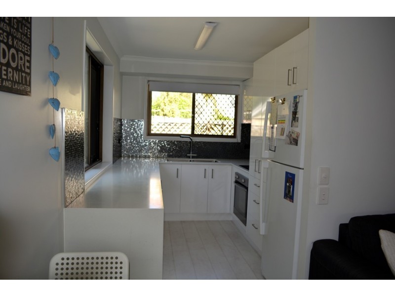 2/53 Albion Avenue, Miami QLD 4220