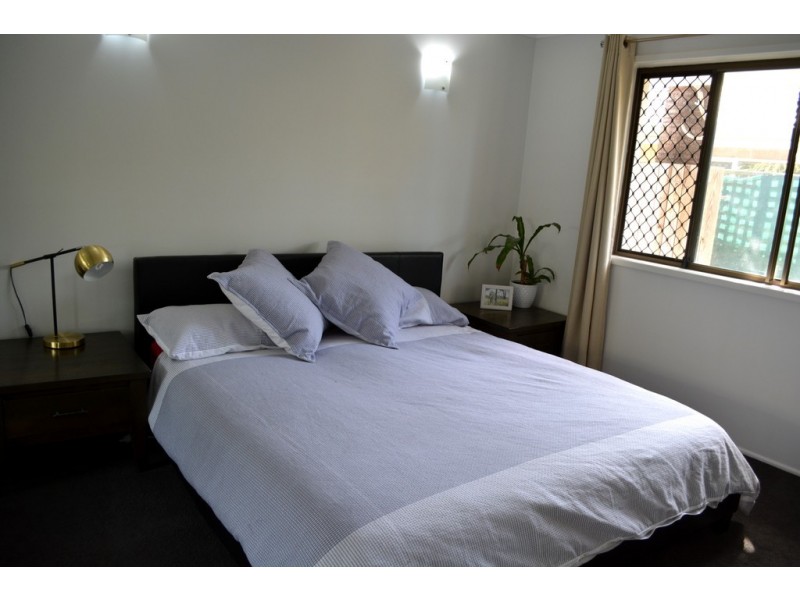2/53 Albion Avenue, Miami QLD 4220