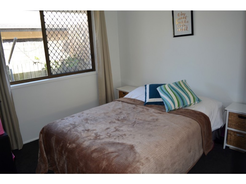 2/53 Albion Avenue, Miami QLD 4220