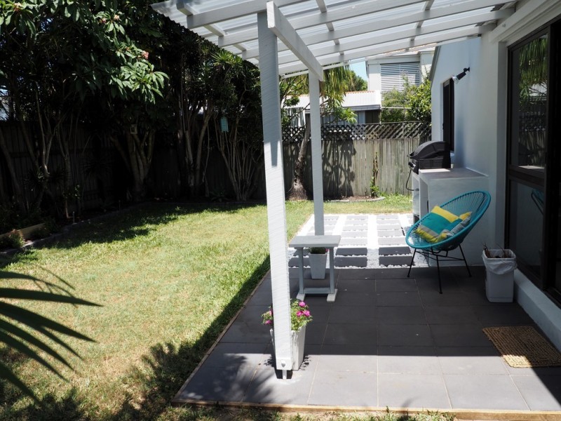 2/53 Albion Avenue, Miami QLD 4220