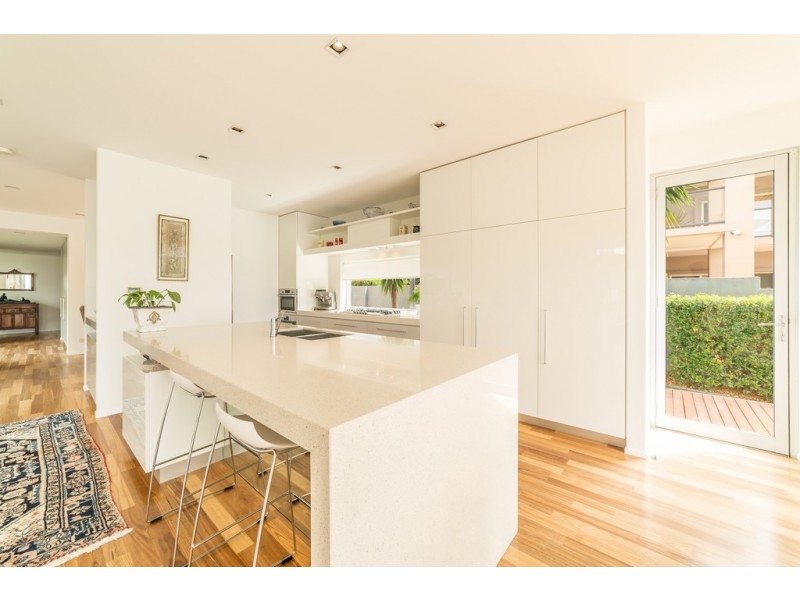 37 Martinique Way, Clear Island Waters QLD 4226
