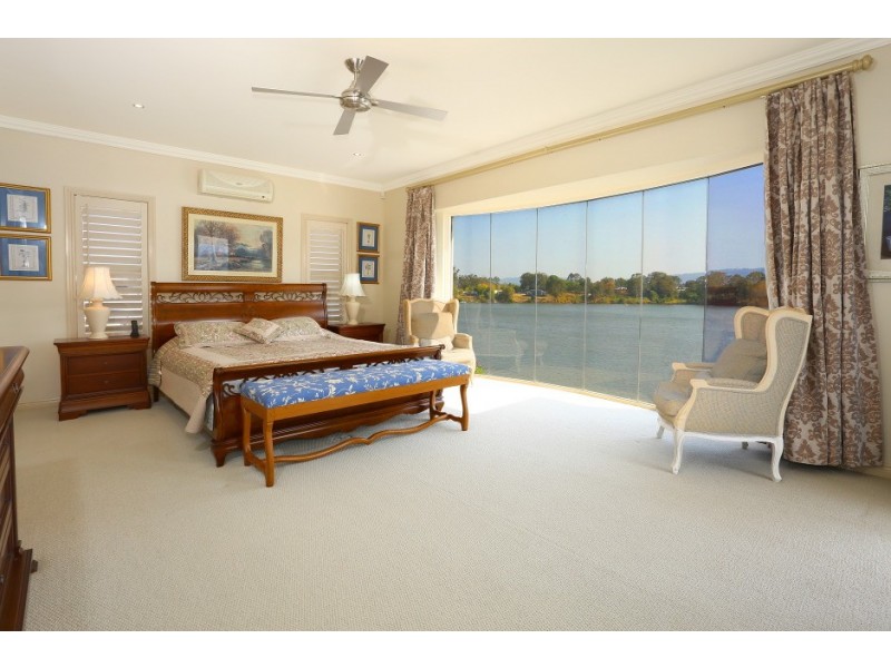 45 Brittany Drive, Oxenford QLD 4210