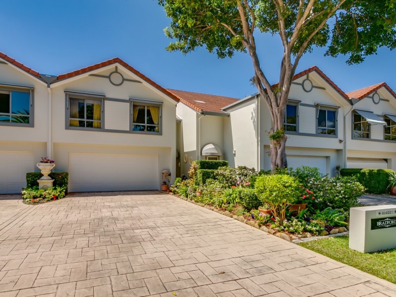 Villa 3 “Bradford” Rhode Island 125 Santa Cruz Blvd, Clear Island Waters QLD 4226