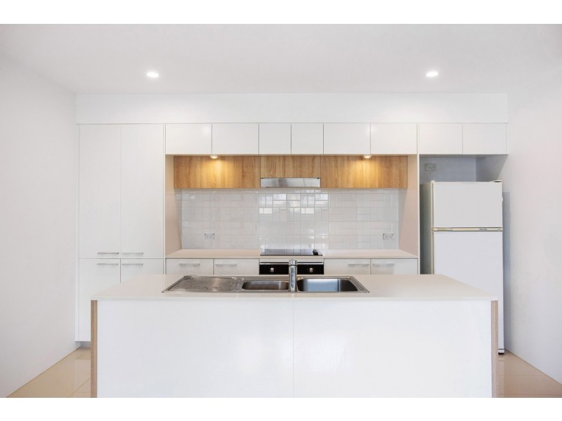 306/9 Hooker Boulevard, Broadbeach Waters QLD 4218