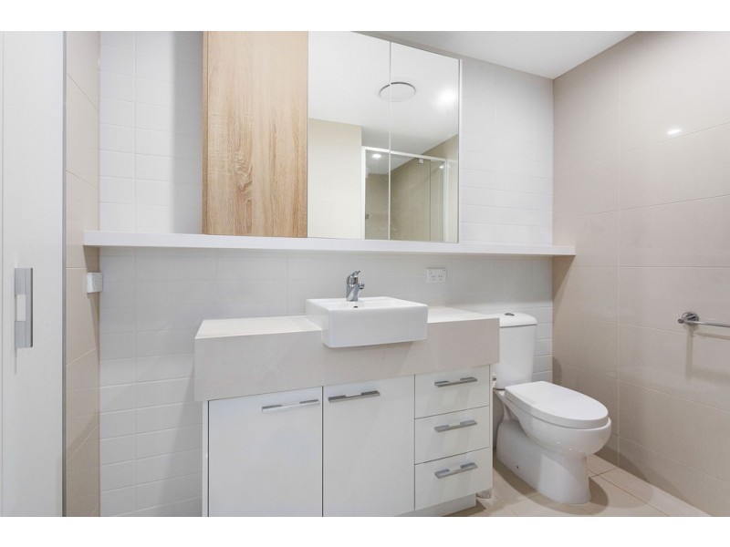 306/9 Hooker Boulevard, Broadbeach Waters QLD 4218