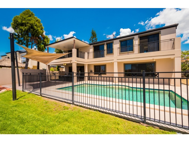 30 Edinburgh Road, Benowa Waters QLD 4217