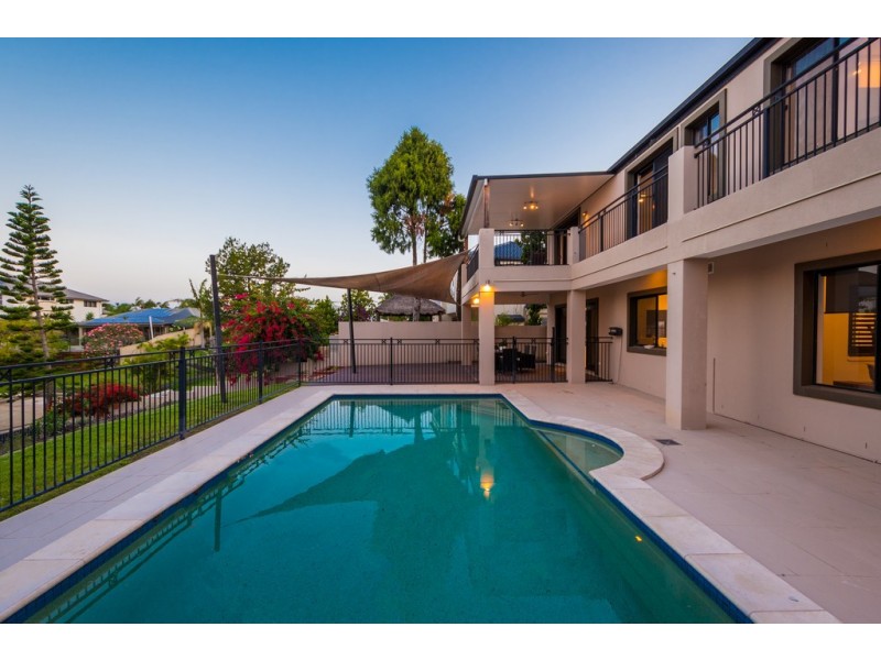 30 Edinburgh Road, Benowa Waters QLD 4217