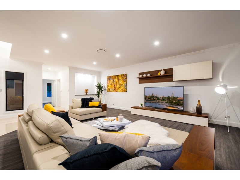 30 Edinburgh Road, Benowa Waters QLD 4217