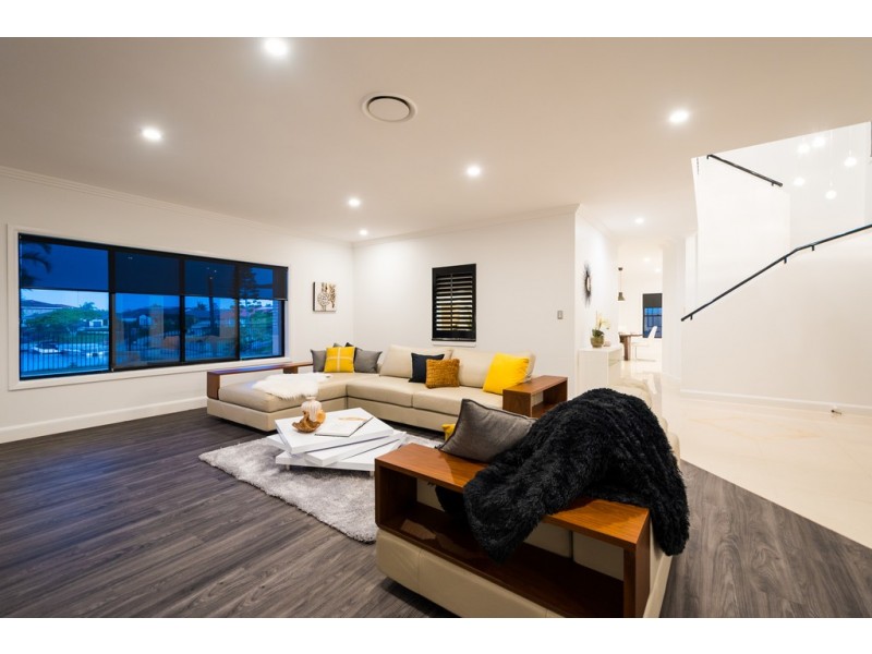 30 Edinburgh Road, Benowa Waters QLD 4217