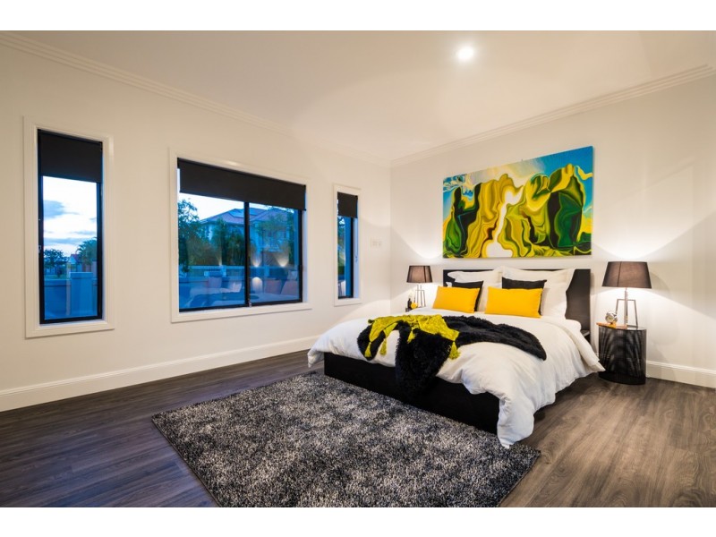 30 Edinburgh Road, Benowa Waters QLD 4217