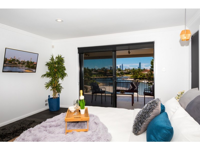 30 Edinburgh Road, Benowa Waters QLD 4217