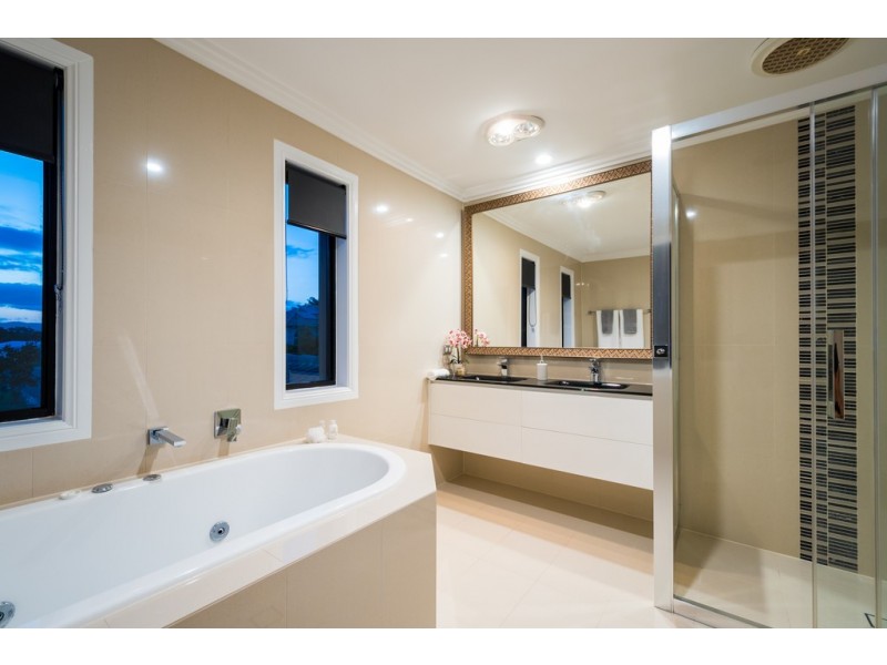 30 Edinburgh Road, Benowa Waters QLD 4217