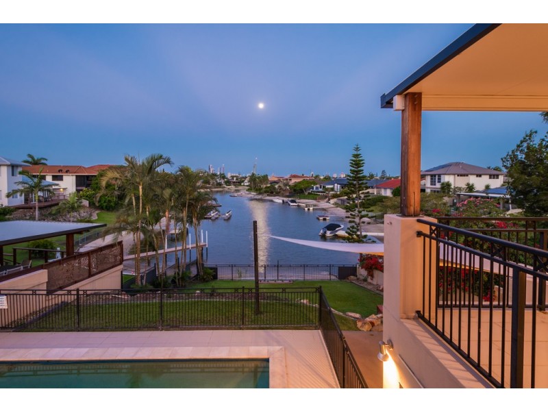 30 Edinburgh Road, Benowa Waters QLD 4217