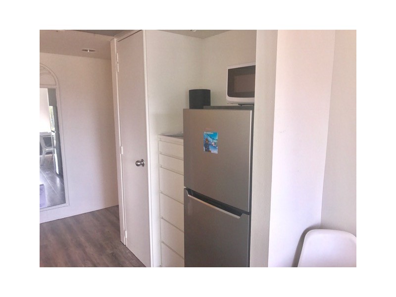 413/2 Barney Street, Southport QLD 4215