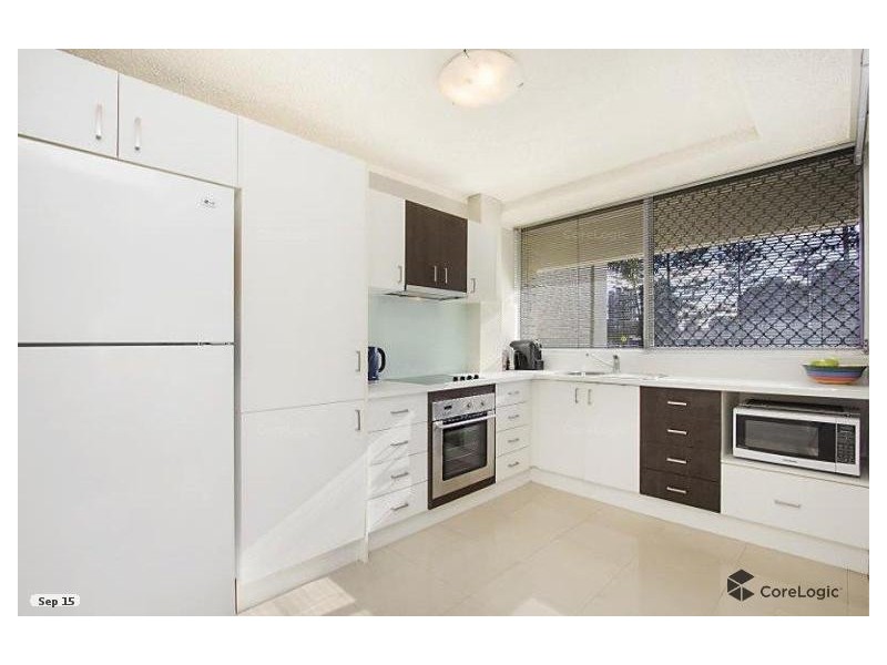 3/30 Chelsea Ave, Broadbeach QLD 4218