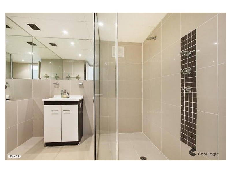 3/30 Chelsea Ave, Broadbeach QLD 4218