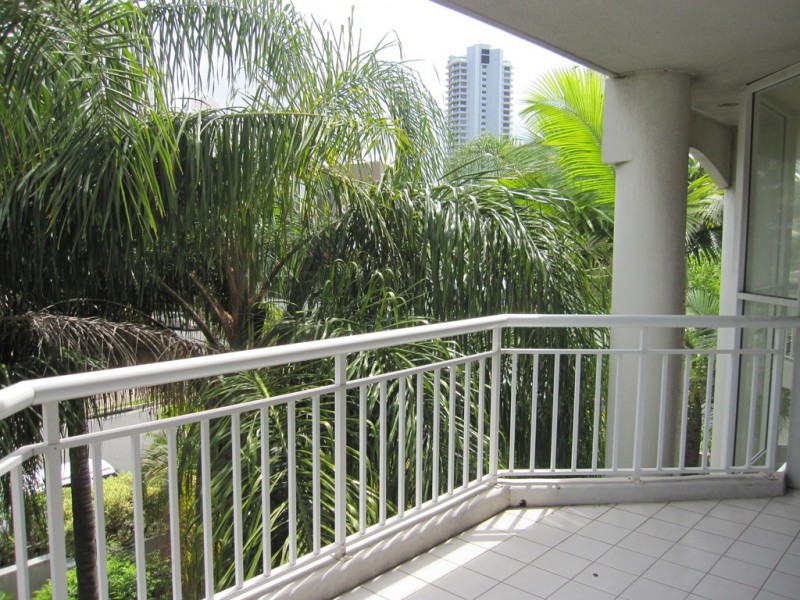12/30 First Avenue, Broadbeach QLD 4218