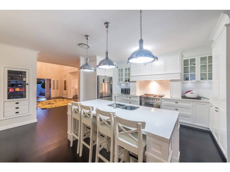 89 Campbell Street, Sorrento QLD 4217