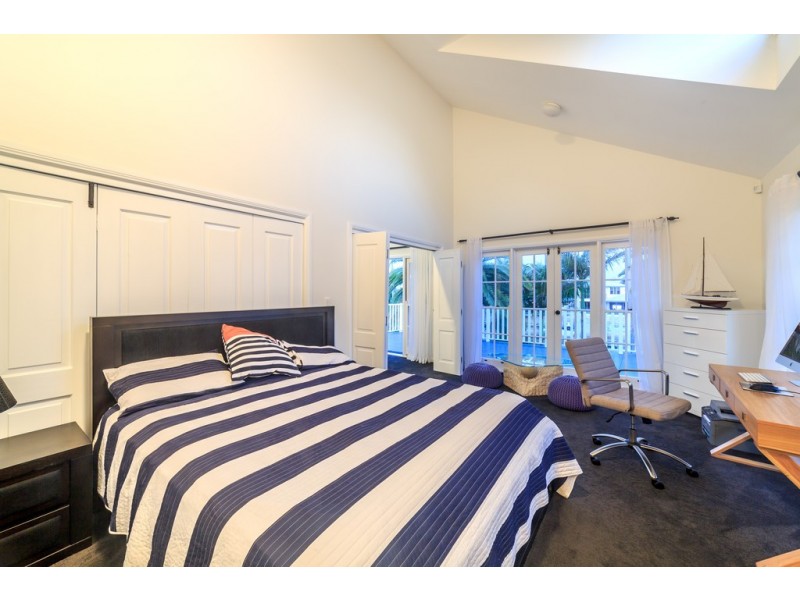 89 Campbell Street, Sorrento QLD 4217