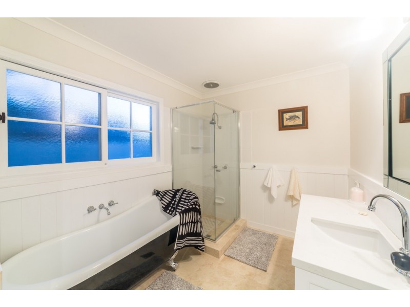 89 Campbell Street, Sorrento QLD 4217