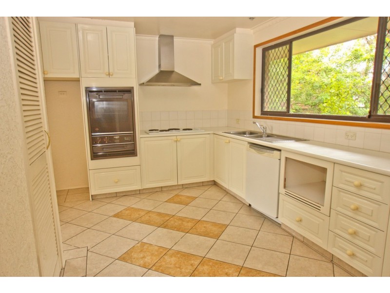 4 Cocos Crescent, Broadbeach Waters QLD 4218