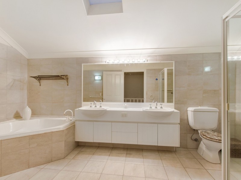 27 Martinique Way, Clear Island Waters QLD 4226