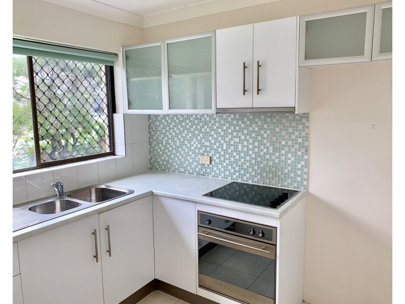 2/206 Surf Parade, Broadbeach QLD 4218