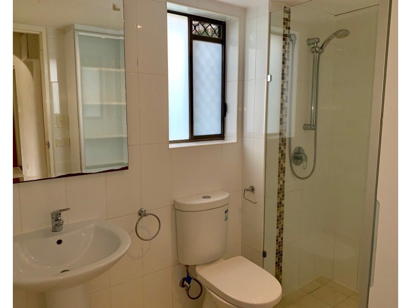 2/206 Surf Parade, Broadbeach QLD 4218