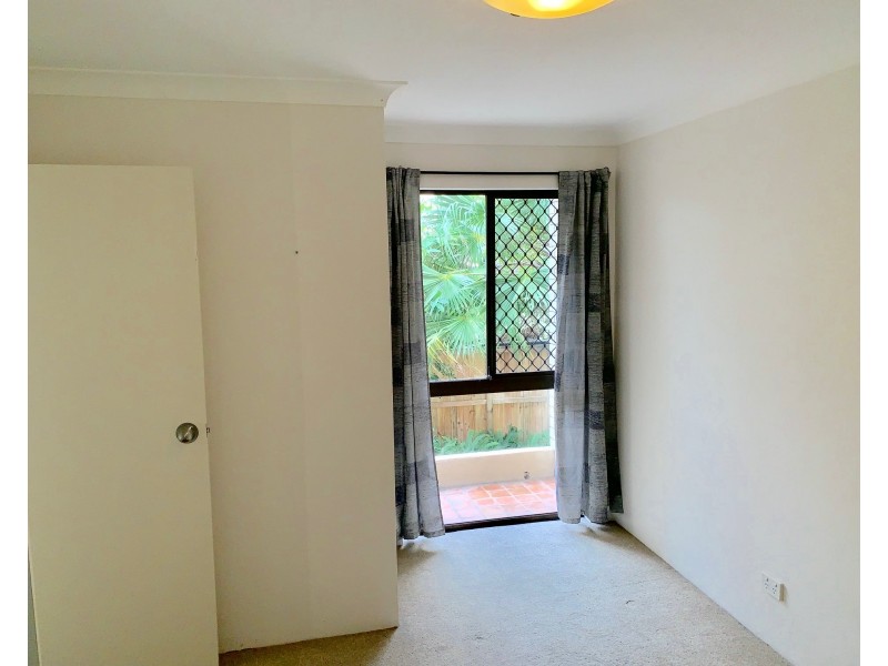 2/206 Surf Parade, Broadbeach QLD 4218