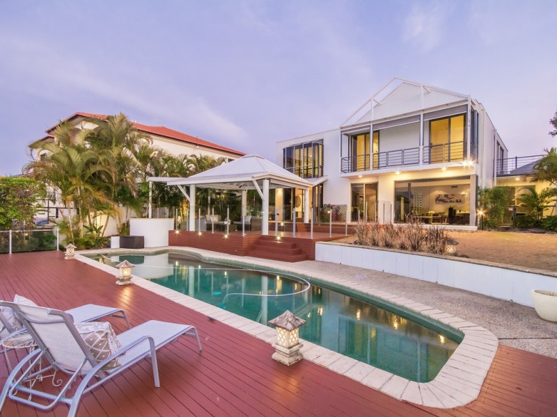 28 Bollard Circuit, Clear Island Waters QLD 4226