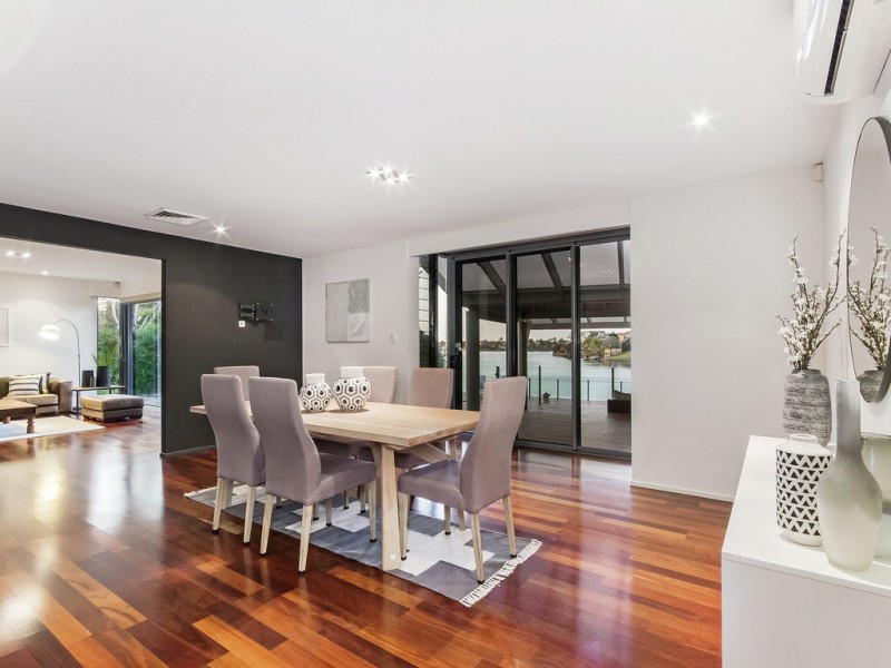 28 Bollard Circuit, Clear Island Waters QLD 4226