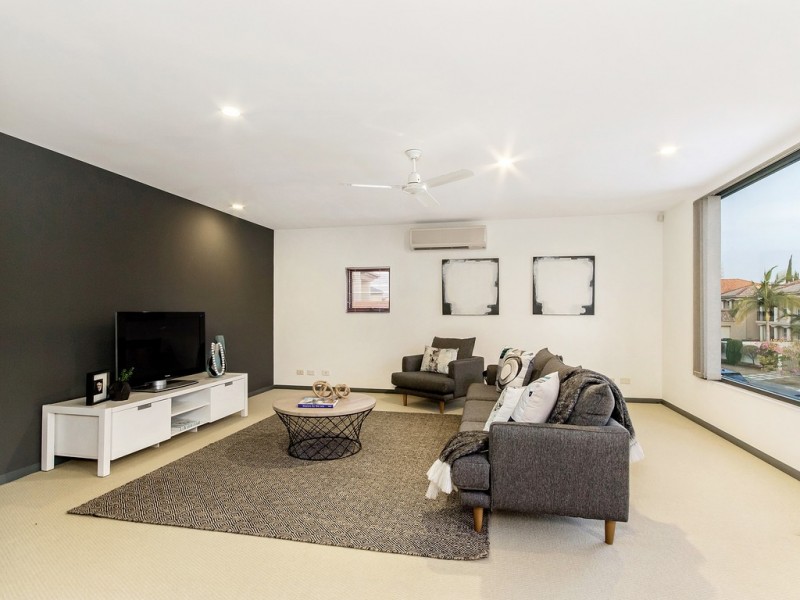 28 Bollard Circuit, Clear Island Waters QLD 4226