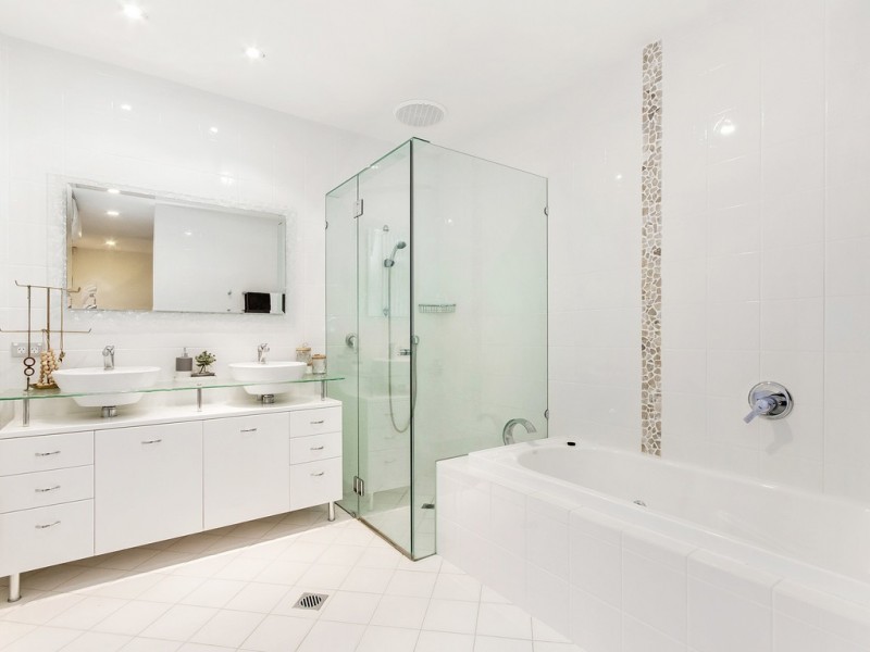 28 Bollard Circuit, Clear Island Waters QLD 4226