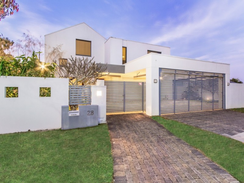 28 Bollard Circuit, Clear Island Waters QLD 4226