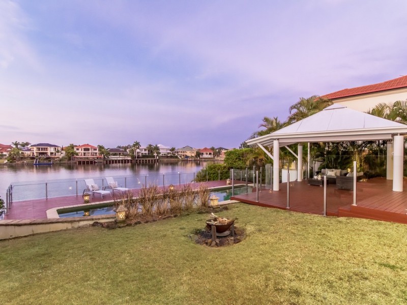 28 Bollard Circuit, Clear Island Waters QLD 4226