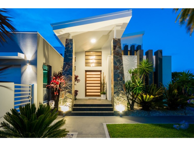146 Sir Bruce Small Boulevard, Benowa Waters QLD 4217