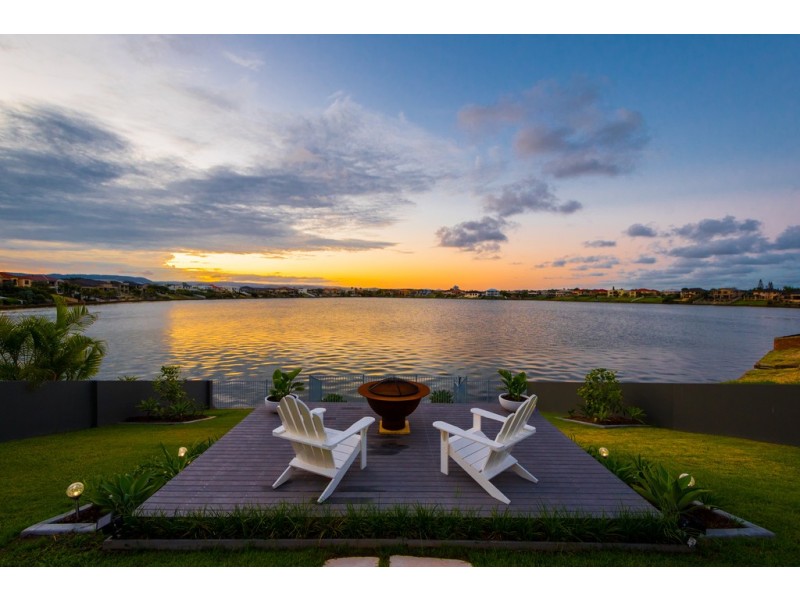 146 Sir Bruce Small Boulevard, Benowa Waters QLD 4217