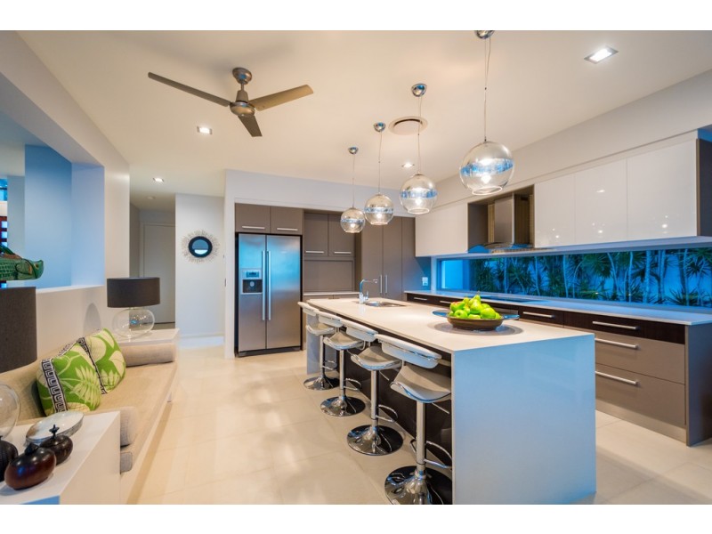 146 Sir Bruce Small Boulevard, Benowa Waters QLD 4217