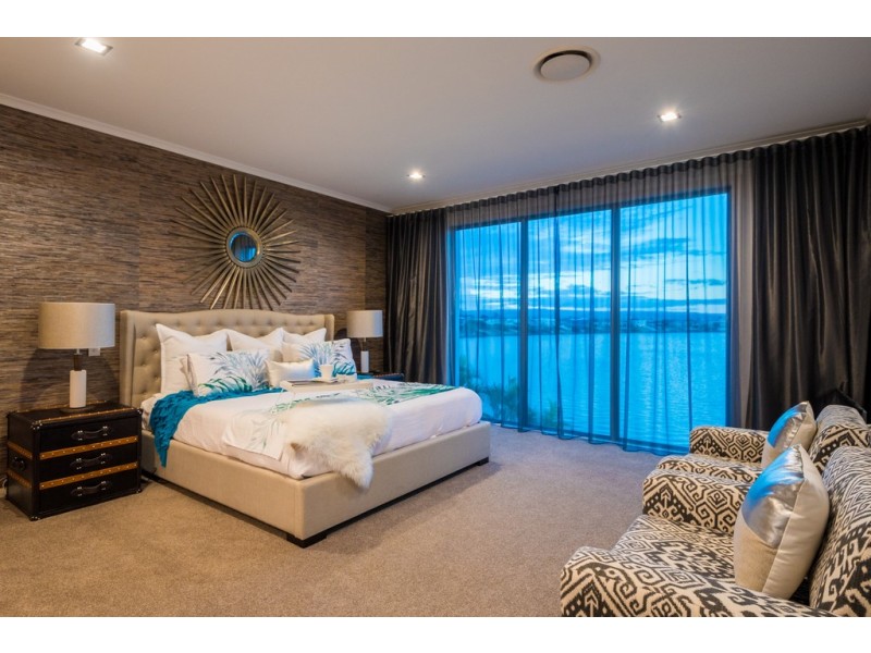146 Sir Bruce Small Boulevard, Benowa Waters QLD 4217