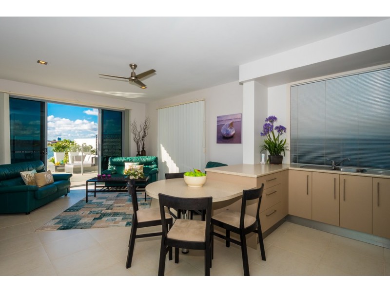 146 Sir Bruce Small Boulevard, Benowa Waters QLD 4217