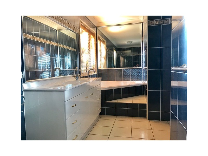 15 Cook Close, Southport QLD 4215