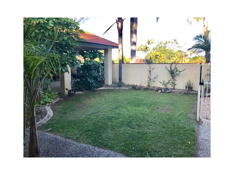 15 Cook Close, Southport QLD 4215
