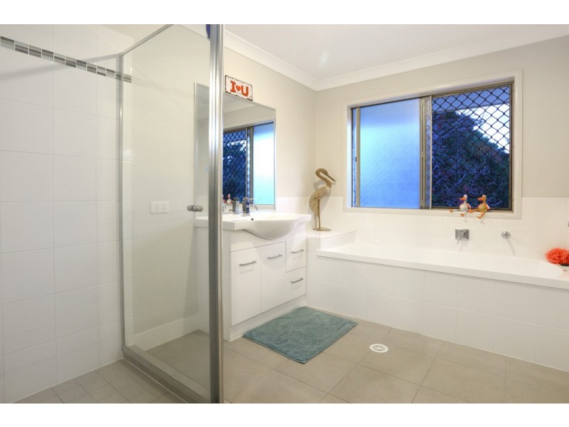 16 Moonah Avenue, Southport QLD 4215