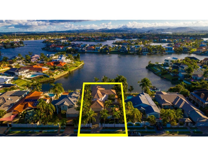 72 Santa Cruz Boulevard, Clear Island Waters QLD 4226