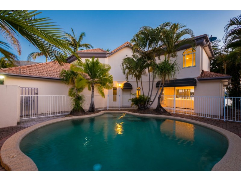 72 Santa Cruz Boulevard, Clear Island Waters QLD 4226