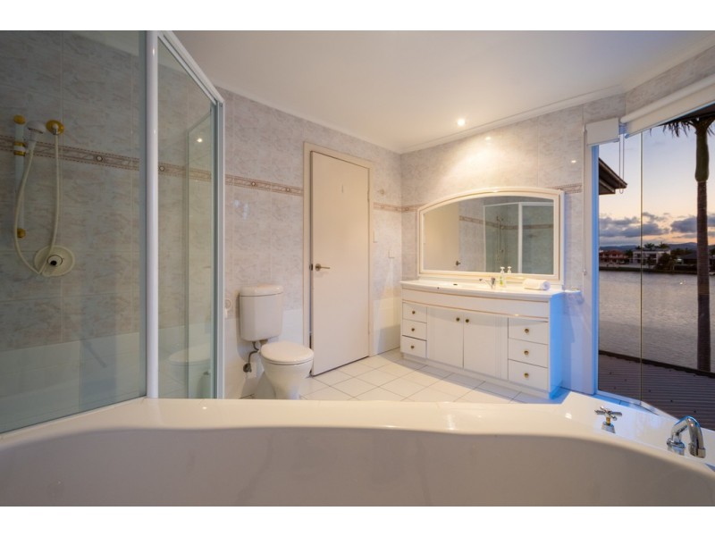 72 Santa Cruz Boulevard, Clear Island Waters QLD 4226