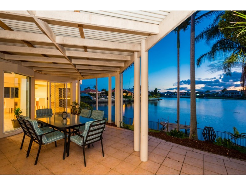 72 Santa Cruz Boulevard, Clear Island Waters QLD 4226