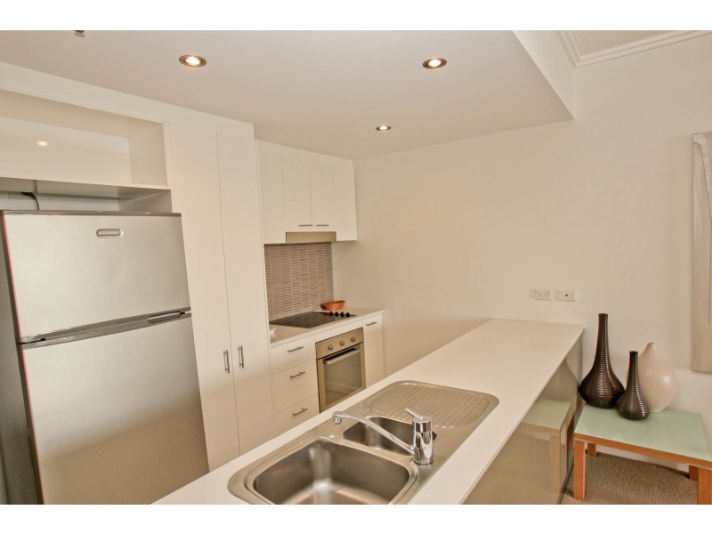 2805/33 TE Peters Drive “Freshwater Point”, Broadbeach QLD 4218